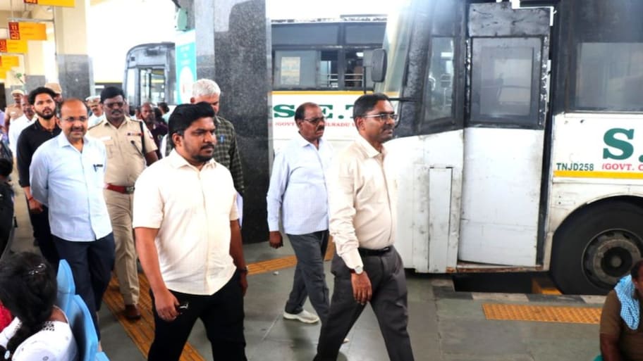ஆம்னி பேருந்துகளில் அதிக கட்டணம் வசூலித்தால் அதிரடி நடவடிக்கை: தமிழக அரசு அதிரடி