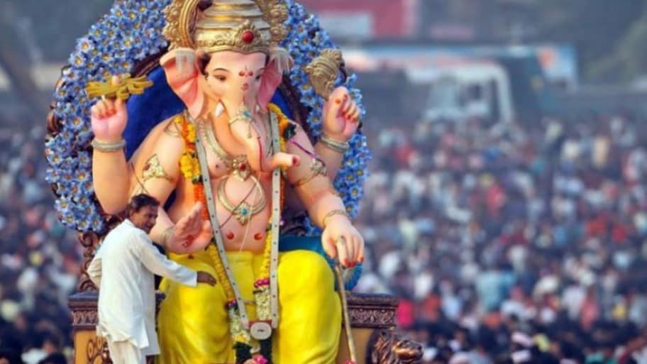 விநாயகர் சதுர்த்தி 2026: தமிழகம் முழுவதும் 1 லட்சம் சிலைகள்.. சென்னையில் 18,000 போலீசார் பாதுகாப்பு!