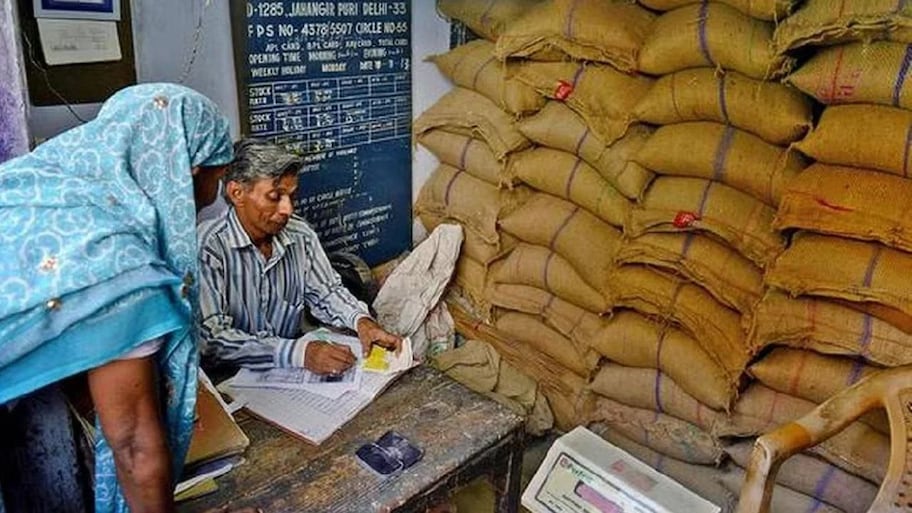 அக்டோபர் 1 முதல் இவர்களின் ரேஷன் கார்டுகள் ரத்து: மாநில அரசு கூறியது என்ன?