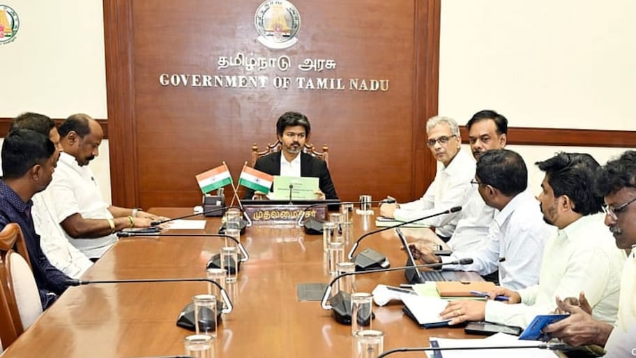 ரேஷன் கடை, கூட்டுறவு வங்கி குறைகளை வாட்ஸ்அப் மூலம் தெரிவிக்கலாம் – அரசு புதிய வசதி!