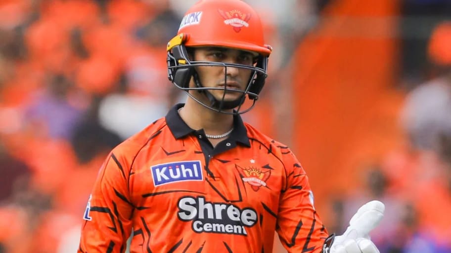 SRH அணியில் கேப்டன்சி மோதல்? வெளியேற துடிக்கும் அபிஷேக் சர்மா – களமிறங்கிய யுவராஜ் சிங்!