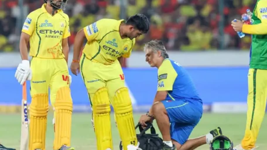 மீண்டும் காயத்தில் சிக்கிய CSK வீரர்... 3-4 வாரங்கள் விளையாட முடியாது - என்னாச்சு?