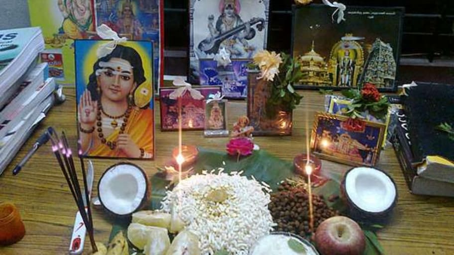 சரஸ்வதி பூஜை, ஆயுத பூஜை 2026: வழிபட உகந்த நல்ல நேரம் எது?