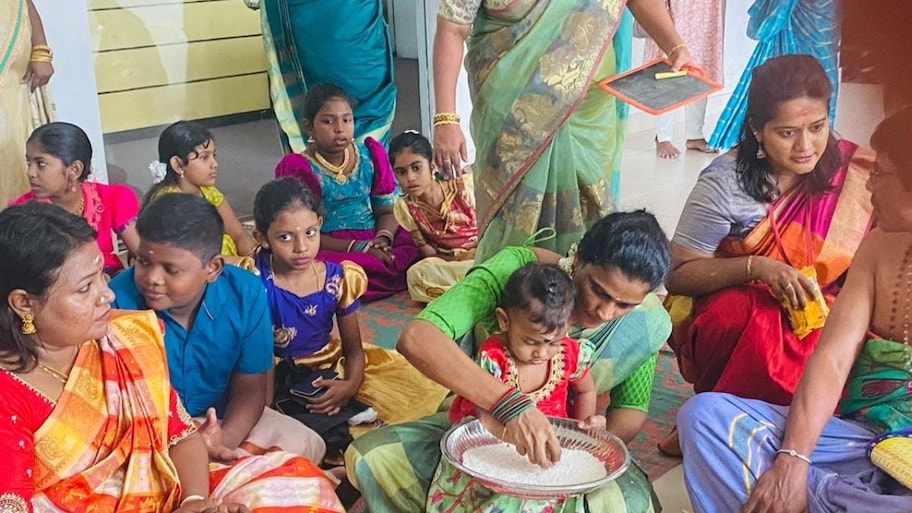 விஜயதசமி 2026 : குழந்தைகளை ‘அ..ஆ’ எழுத வைக்கலாம்! நல்ல நேரம் எது? இதோ முழு விவரம்..