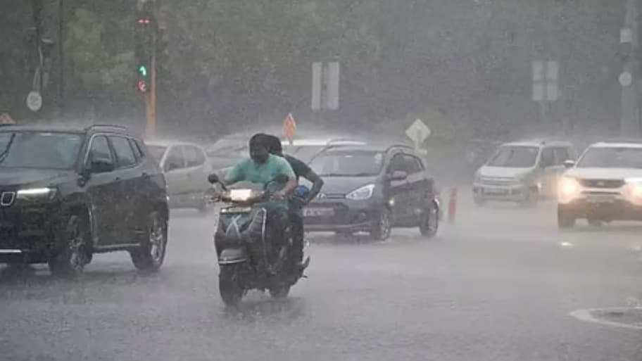 தமிழகத்தை நெருங்கும் புயல்? 5 மாவட்டங்களுக்கு அதி கனமழை அலர்ட்! சென்னைக்கும் எச்சரிக்கை