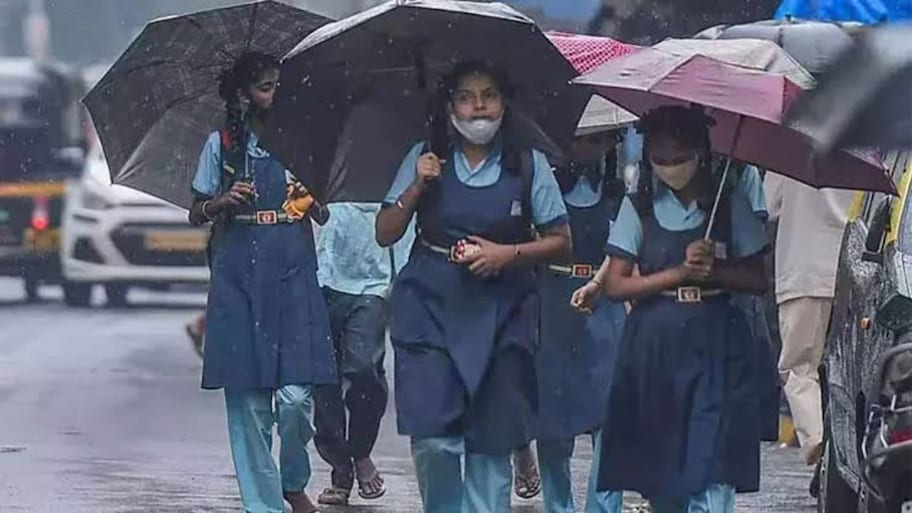 School Leave: கனமழை எதிரொலி.. தமிழகத்தின் இந்த 3 மாவட்ட பள்ளிகளுக்கு இன்று விடுமுறை!