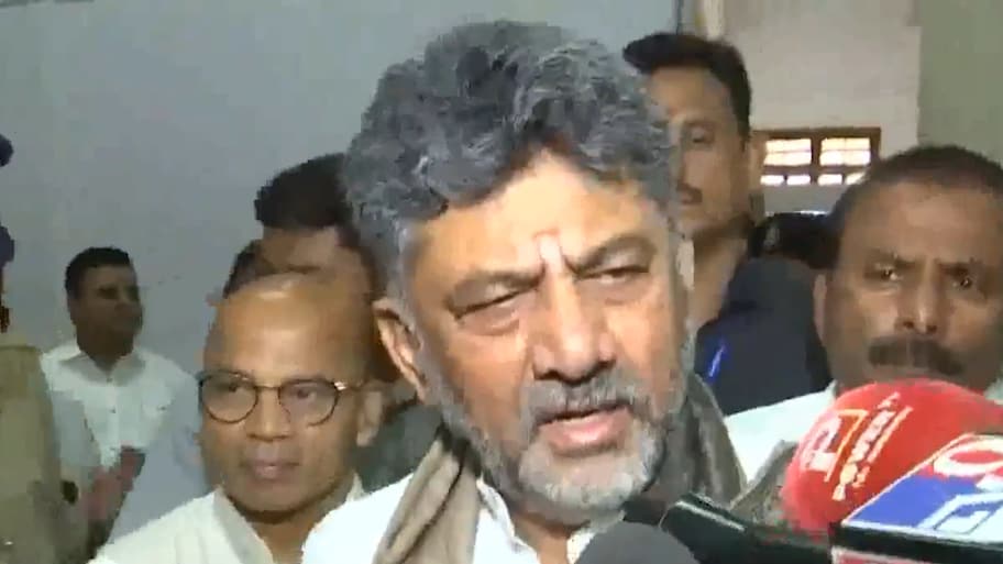 3 தமிழர்கள் பலி: தமிழகம் தலையிடக்கூடாது; உங்கள் வேலையை பாருங்கள் - டி.கே. சிவக்குமார்