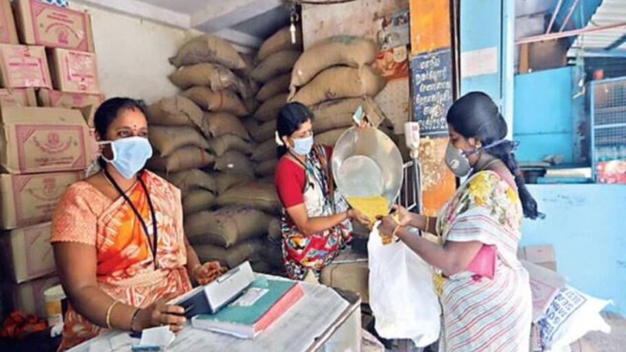 மாதா மாதம் இலவச ரேஷன் பெற என்ன செய்ய வேண்டும்? யாருக்கெல்லாம் கிடைக்கும்?
